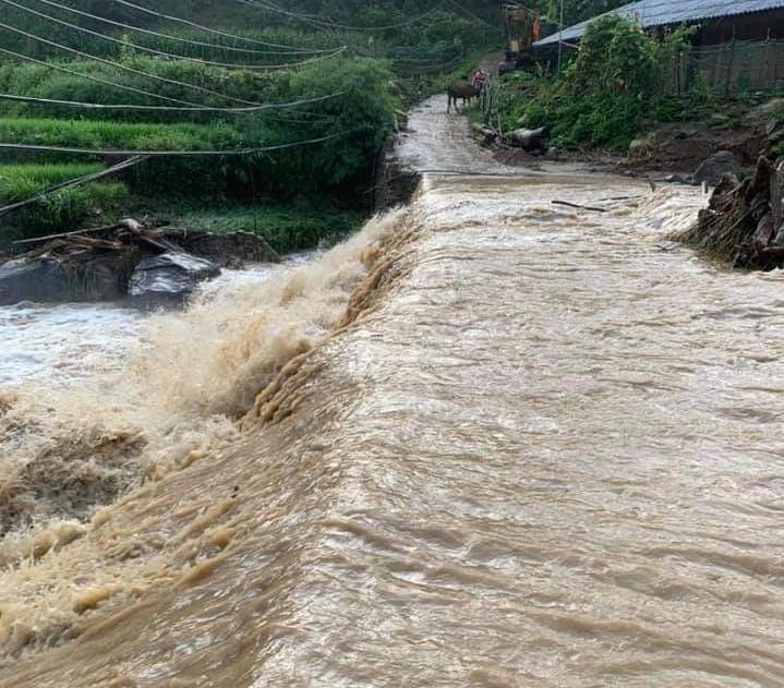 Lũ quét bất ngờ khiến hàng trăm hộ dân ở Sơn La phải đi sơ tán