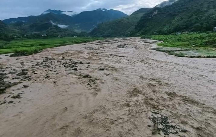 Lũ quét bất ngờ khiến hàng trăm hộ dân ở Sơn La phải đi sơ tán
