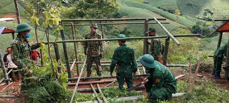 Dựng nhà bạt, lán tre để người từ vùng dịch trở về cách ly