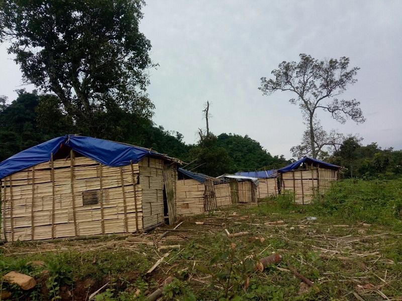 Dựng nhà bạt, lán tre để người từ vùng dịch trở về cách ly