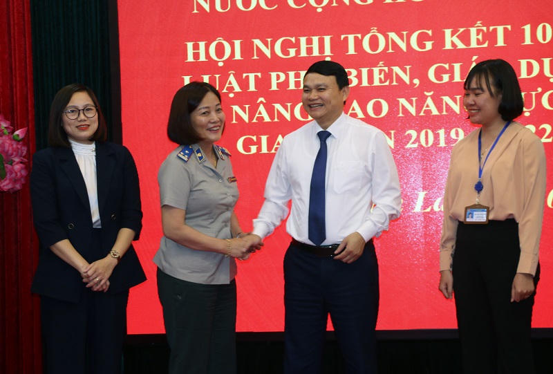 Sơn La hưởng ứng Ngày PLVN và tổng kết 10 năm Luật PBGDPL