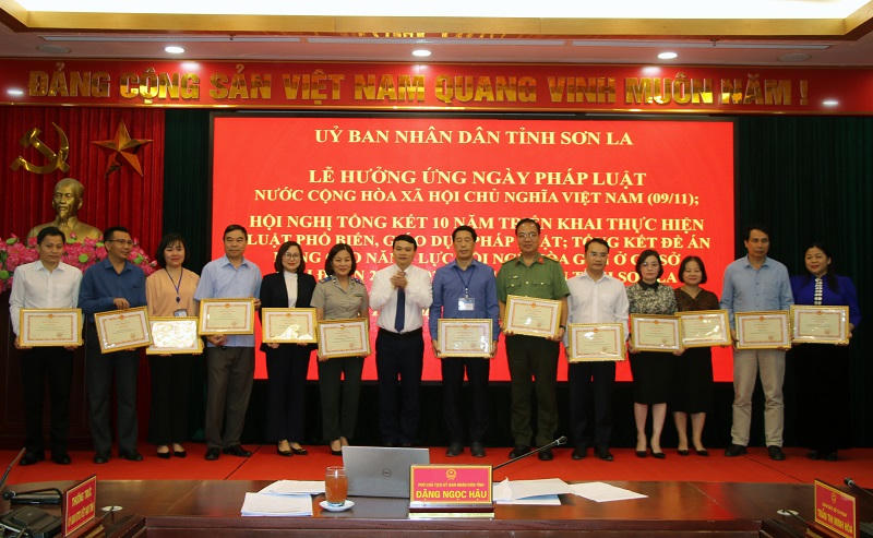 Sơn La hưởng ứng Ngày PLVN và tổng kết 10 năm Luật PBGDPL