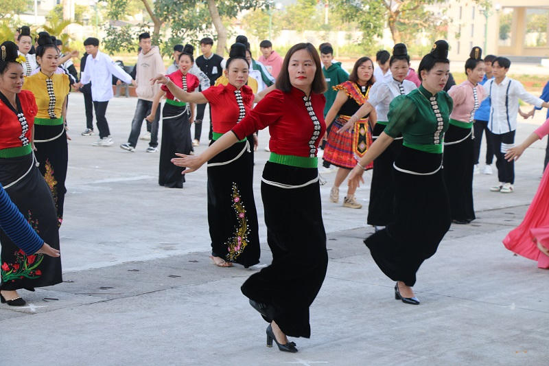 Nhiều hoạt động hưởng ứng Ngày Pháp luật tại Trường Trung cấp luật Tây Bắc