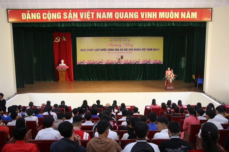 Nhiều hoạt động hưởng ứng Ngày Pháp luật tại Trường Trung cấp luật Tây Bắc