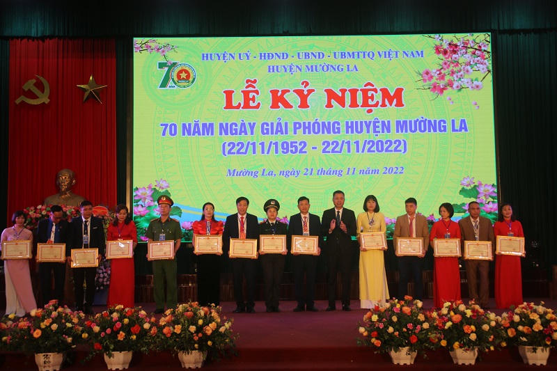 Đưa Mường La thành huyện phát triển nhanh, xanh và bền vững