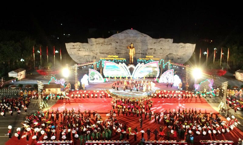 Tưng bừng kỷ niệm 70 năm Ngày giải phóng tỉnh Sơn La