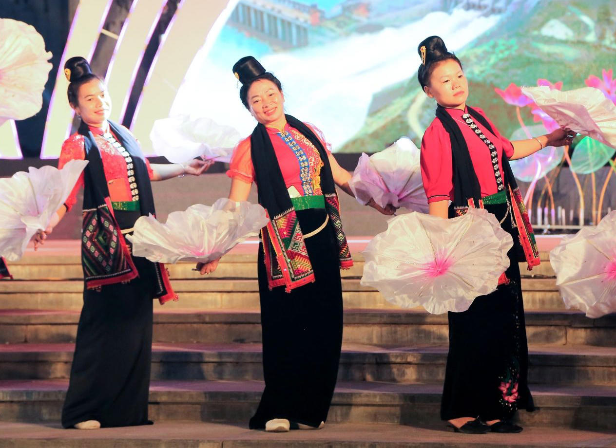 Tưng bừng kỷ niệm 70 năm Ngày giải phóng tỉnh Sơn La