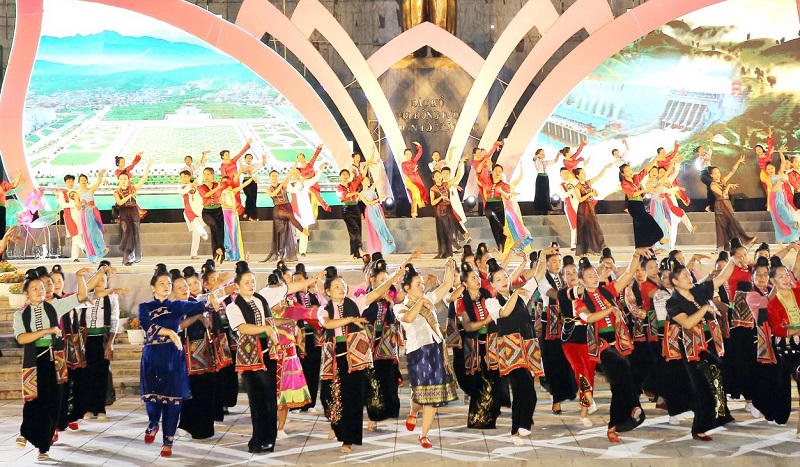 Tưng bừng kỷ niệm 70 năm Ngày giải phóng tỉnh Sơn La