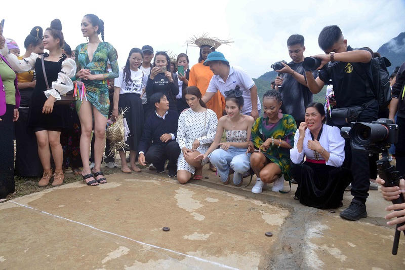 Hình ảnh đẹp Hoa hậu Du lịch thế giới trải nghiệm tại Quỳnh Nhai