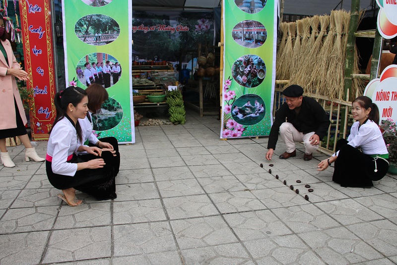 Rực rỡ sắc màu văn hoá bên sông Đà