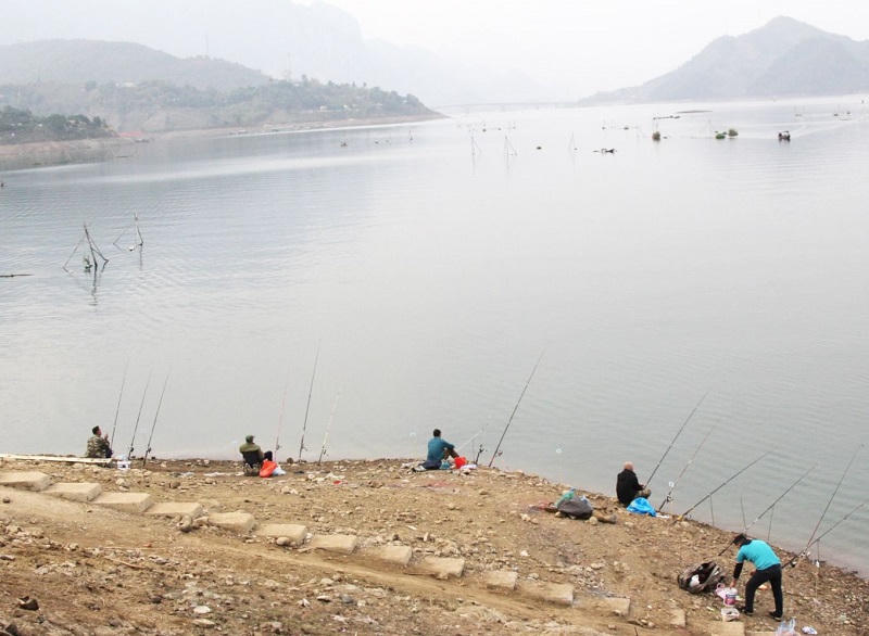 Rực rỡ sắc màu văn hoá bên sông Đà