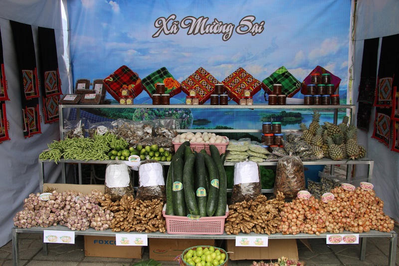 Rực rỡ sắc màu văn hoá bên sông Đà