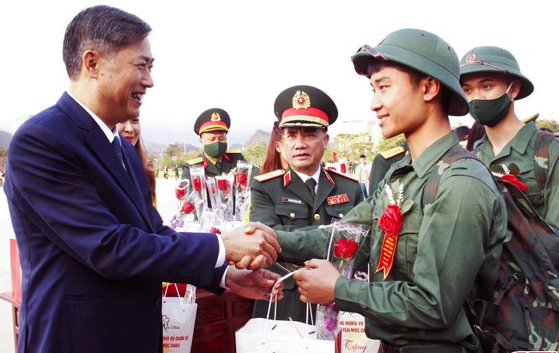 Thanh niên từ miền núi phía Bắc đến vùng biển phía Nam nô nức nhập ngũ