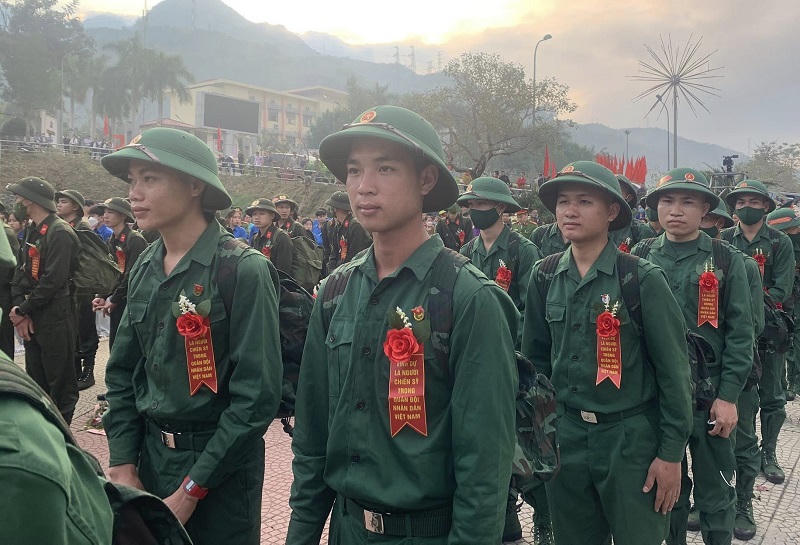 Thanh niên từ miền núi phía Bắc đến vùng biển phía Nam nô nức nhập ngũ