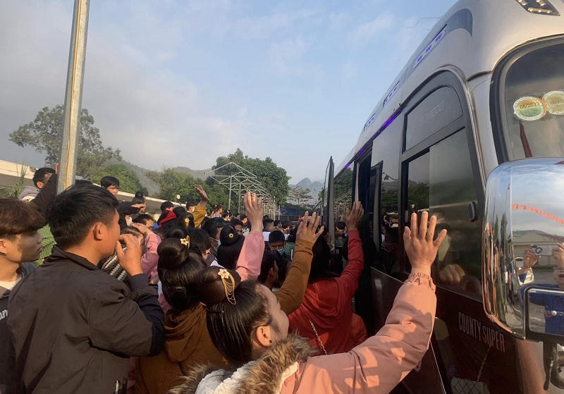 Thanh niên từ miền núi phía Bắc đến vùng biển phía Nam nô nức nhập ngũ