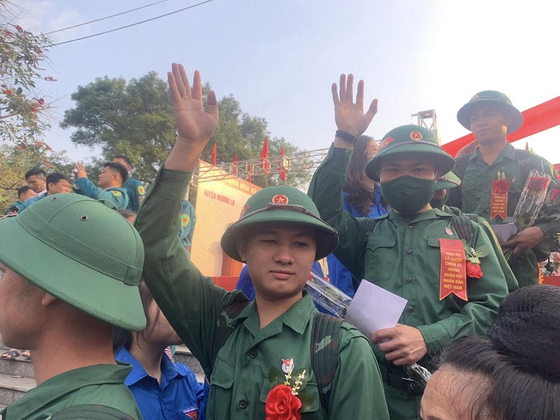 Thanh niên từ miền núi phía Bắc đến vùng biển phía Nam nô nức nhập ngũ