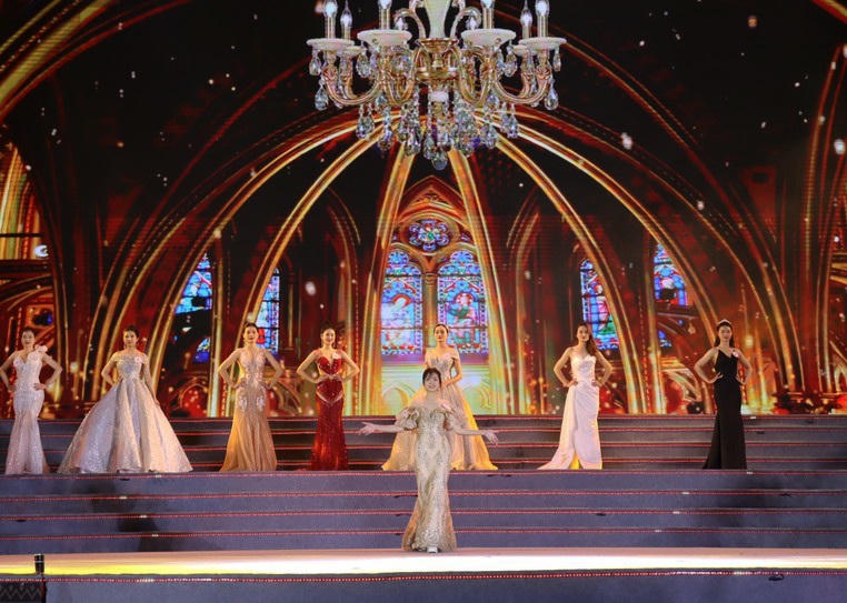 Nữ sinh lớp 12 đạt danh hiệu Người đẹp hoa ban Điện Biên