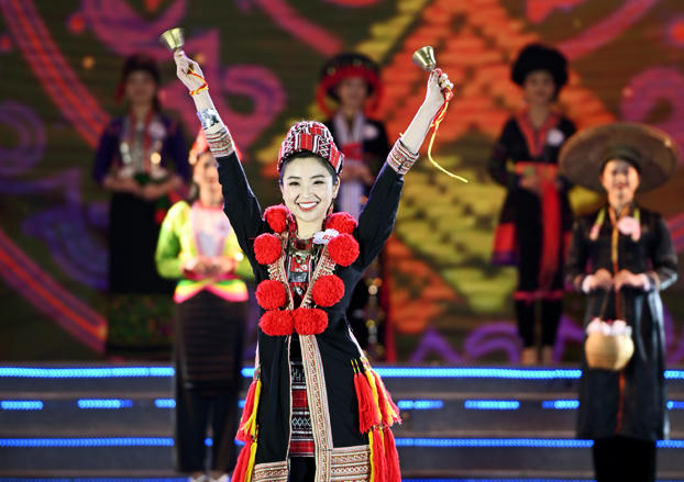 Nữ sinh lớp 12 đạt danh hiệu Người đẹp hoa ban Điện Biên