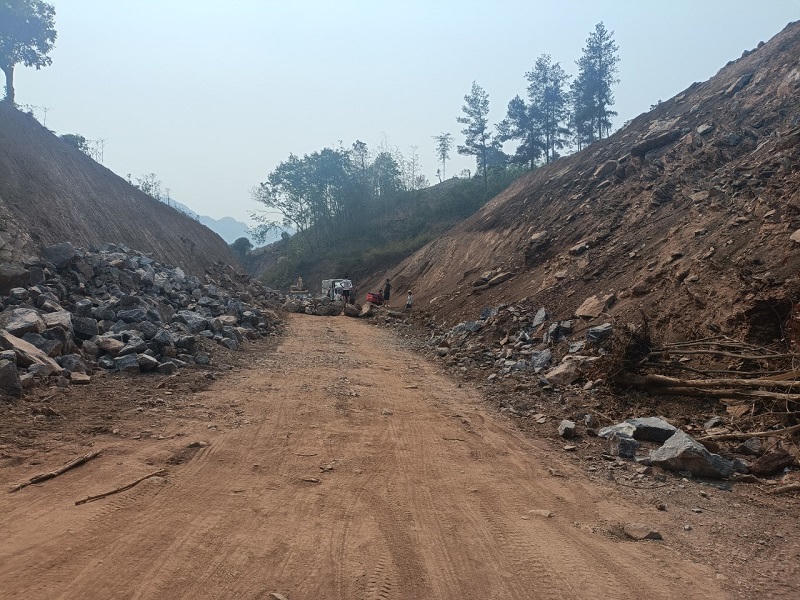 Sửa đường tránh Sơn La không rõ biển báo, nhiều phương tiện phải quay đầu xe