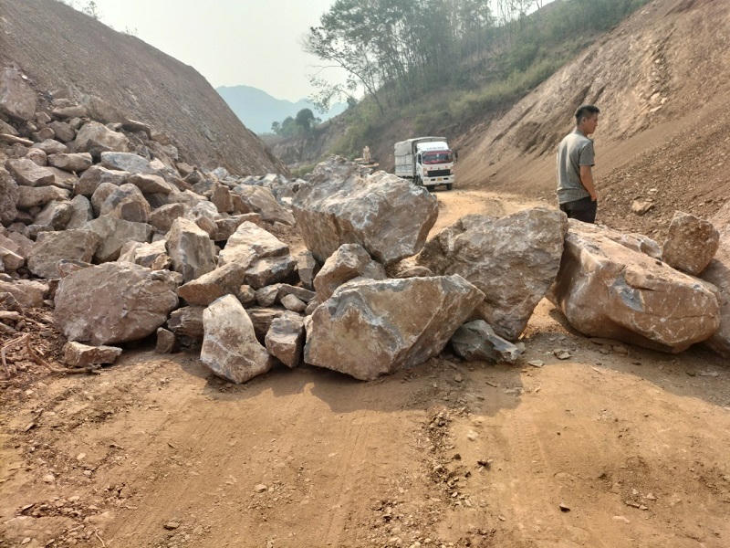 Sửa đường tránh Sơn La không rõ biển báo, nhiều phương tiện phải quay đầu xe