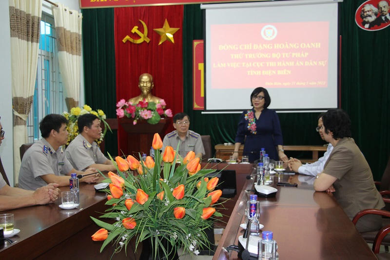 Thứ trưởng Đặng Hoàng Oanh làm việc tại tỉnh Điện Biên