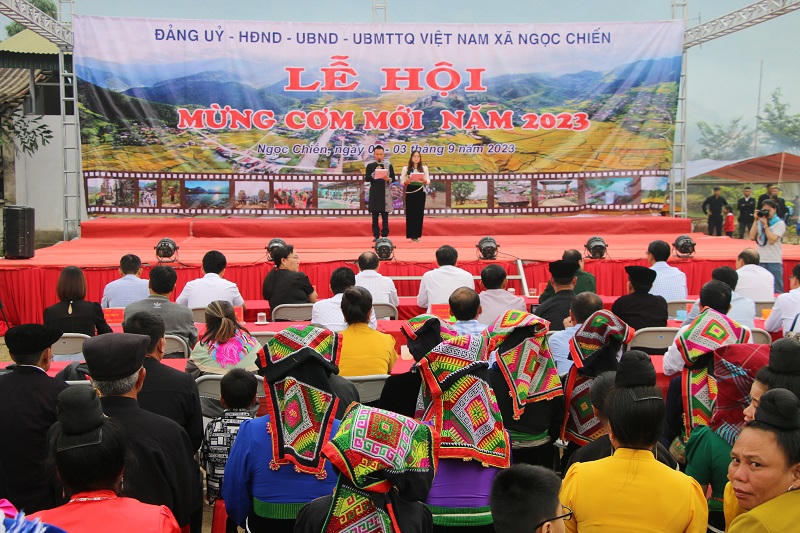 Lên vùng cao Ngọc Chiến vui hội mừng cơm mới