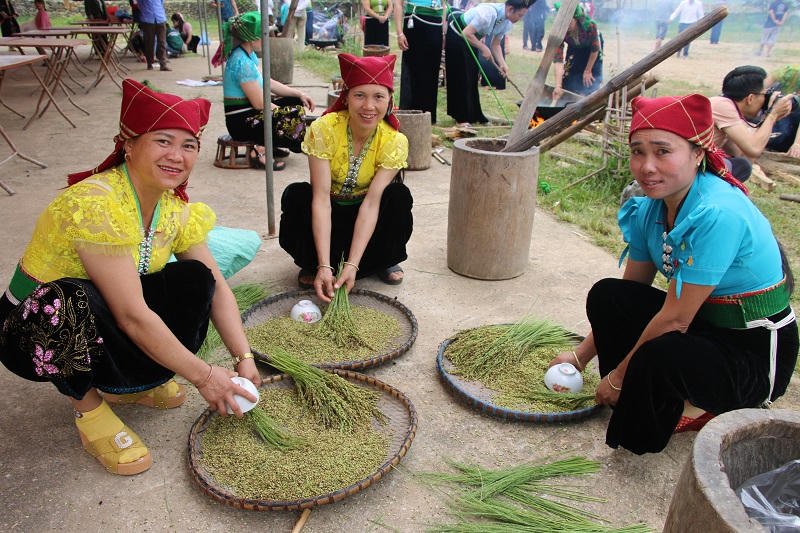 Lên vùng cao Ngọc Chiến vui hội mừng cơm mới