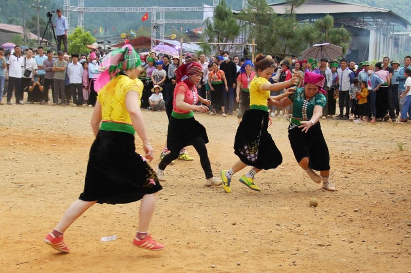 Lên vùng cao Ngọc Chiến vui hội mừng cơm mới