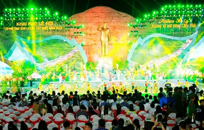 Chủ tịch Quốc hội Vương Đình Huệ dự khai mạc Lễ hội cà phê tại Sơn La