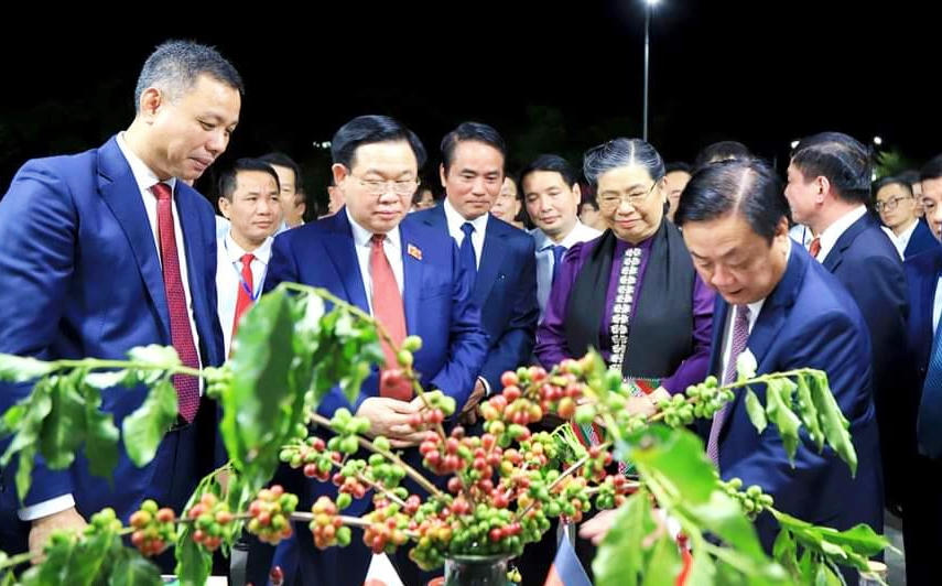 Chủ tịch Quốc hội Vương Đình Huệ dự khai mạc Lễ hội cà phê tại Sơn La