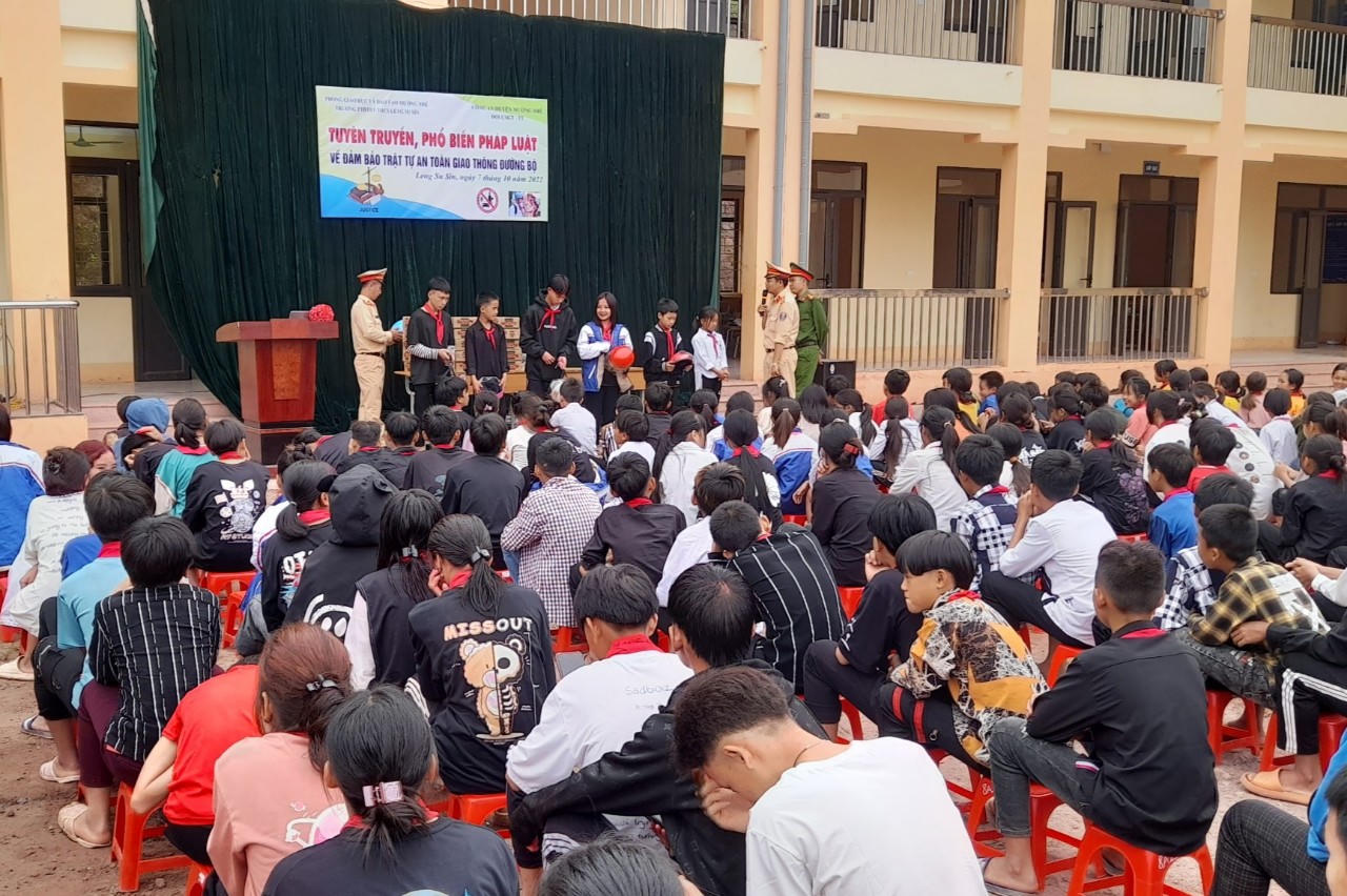 Chính sách pháp luật - “Bệ đỡ” chắp cánh ước mơ cho học sinh dân tộc thiểu số ở huyện biên giới Mường Nhé