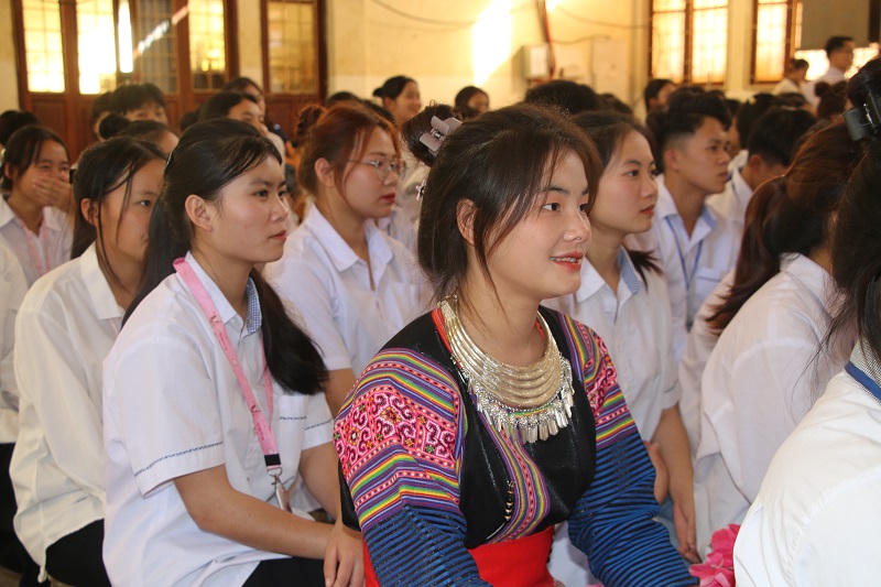 Nâng cao kiến thức pháp luật cho học sinh người dân tộc thiểu số