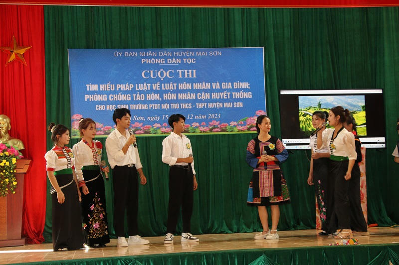 Nâng cao kiến thức pháp luật cho học sinh người dân tộc thiểu số