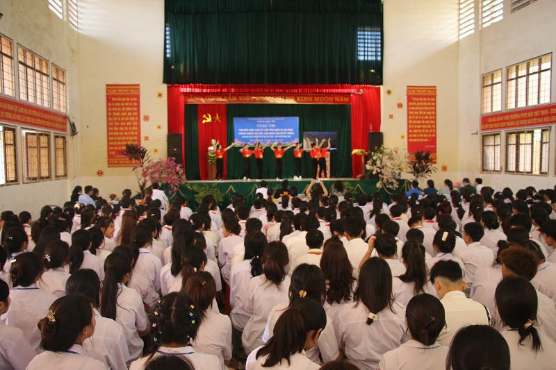 Nâng cao kiến thức pháp luật cho học sinh người dân tộc thiểu số