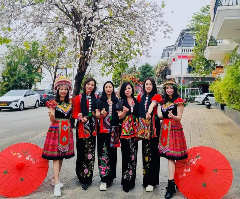 Ngắm hoa ban nở giữa lòng phố núi Sơn La