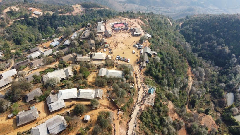 Rộn ràng Ngày hội hoa sơn tra trên rẻo cao Ngọc Chiến