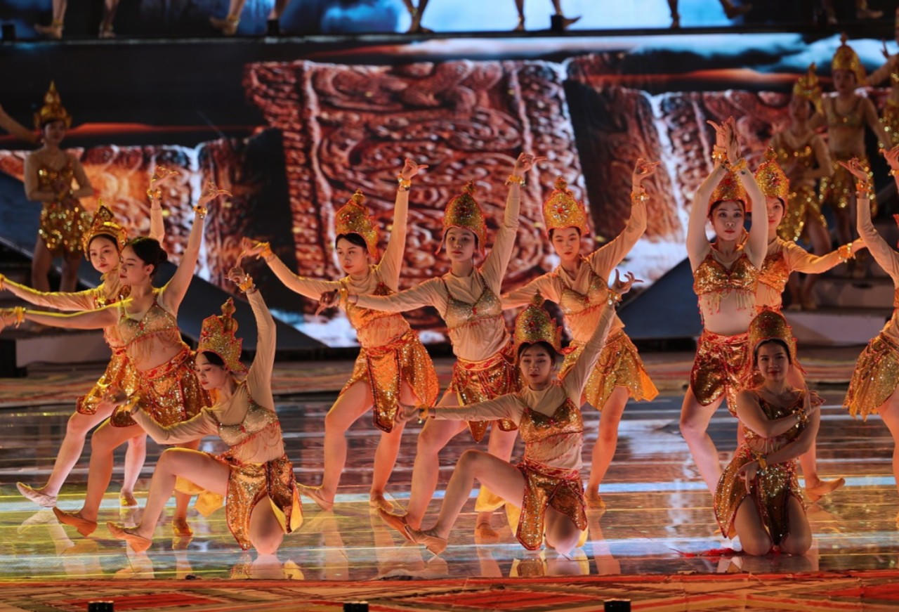 Tưng bừng đêm khai mạc Năm Du lịch Quốc gia và Lễ hội hoa ban ở Điện Biên