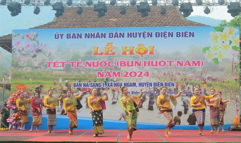 Đặc sắc Lễ hội Tết Té nước của dân tộc Lào ở Điện Biên