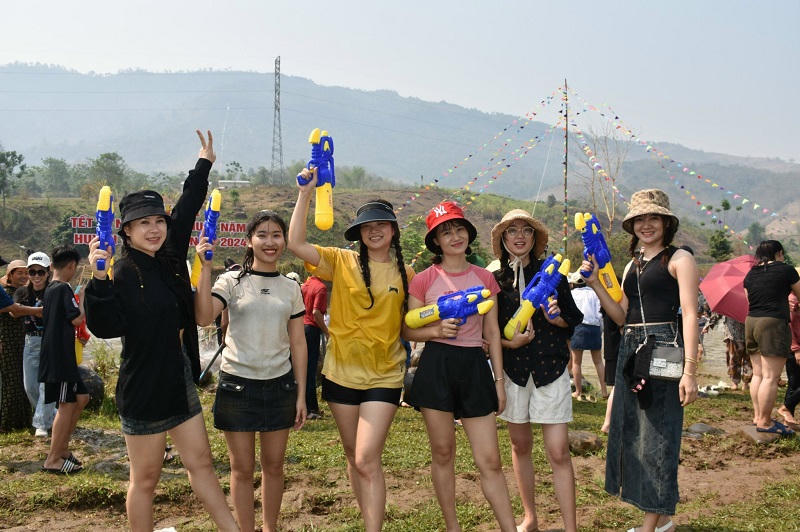 Đặc sắc Lễ hội Tết Té nước của dân tộc Lào ở Điện Biên