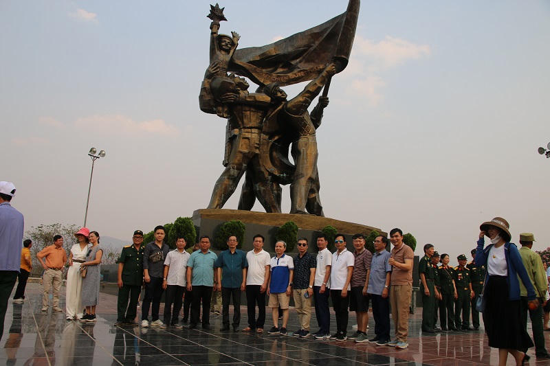 Hội cựu chiến binh Bộ Tư pháp thăm chiến trường xưa tại Điện Biên Phủ