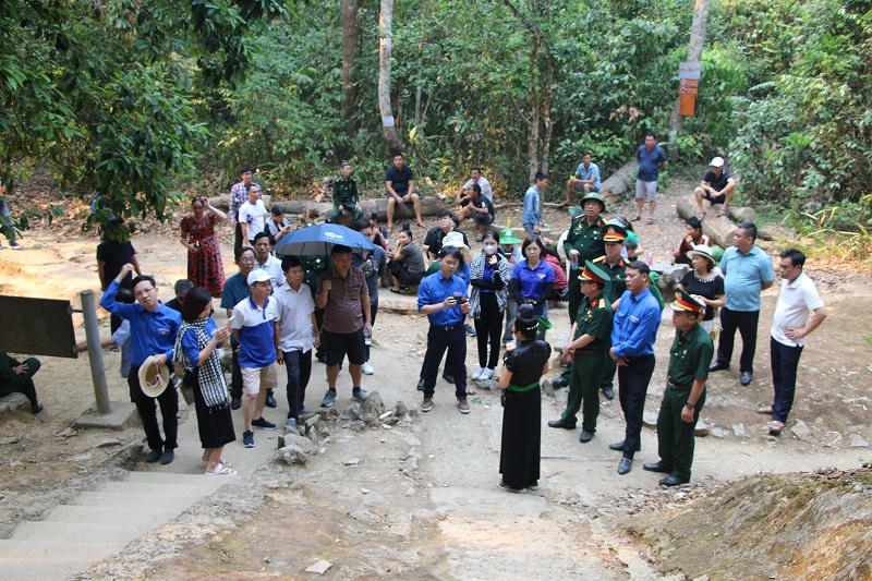 Hội cựu chiến binh Bộ Tư pháp thăm chiến trường xưa tại Điện Biên Phủ