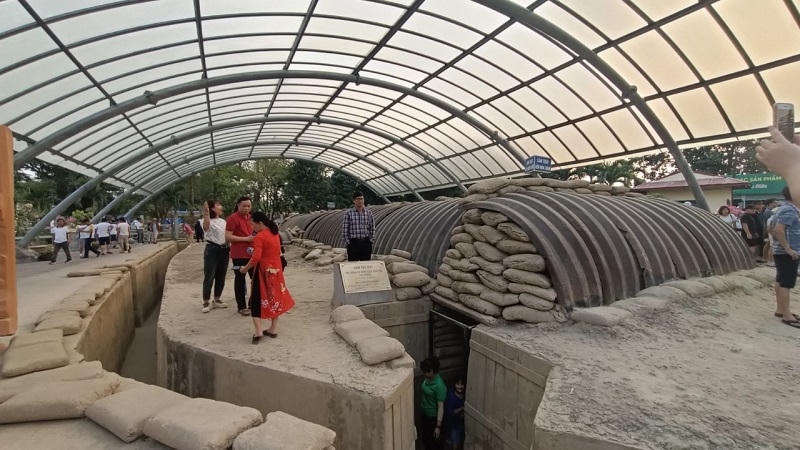 Nhiều điểm di tích lịch sử ở Điện Biên nhộn nhịp du khách trước ngày lễ lớn