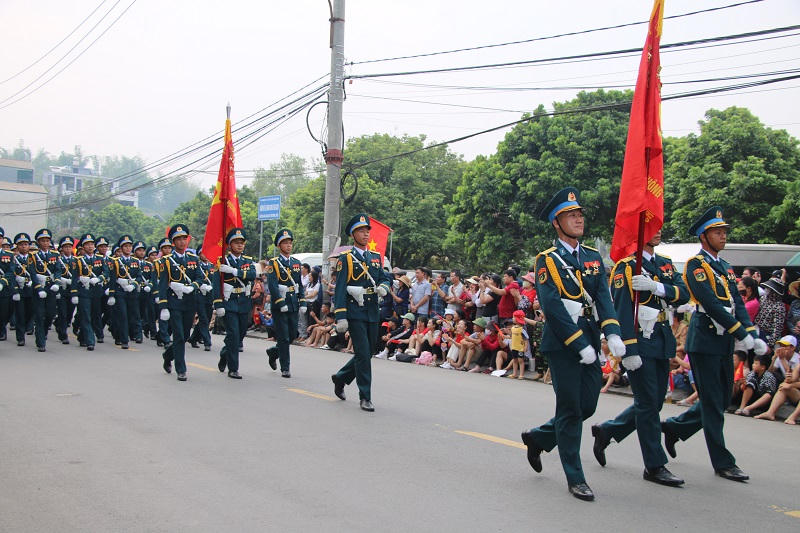 Người dân háo hức đến xem Tổng duyệt Lễ kỷ niệm 70 chiến thắng Điện Biên Phủ