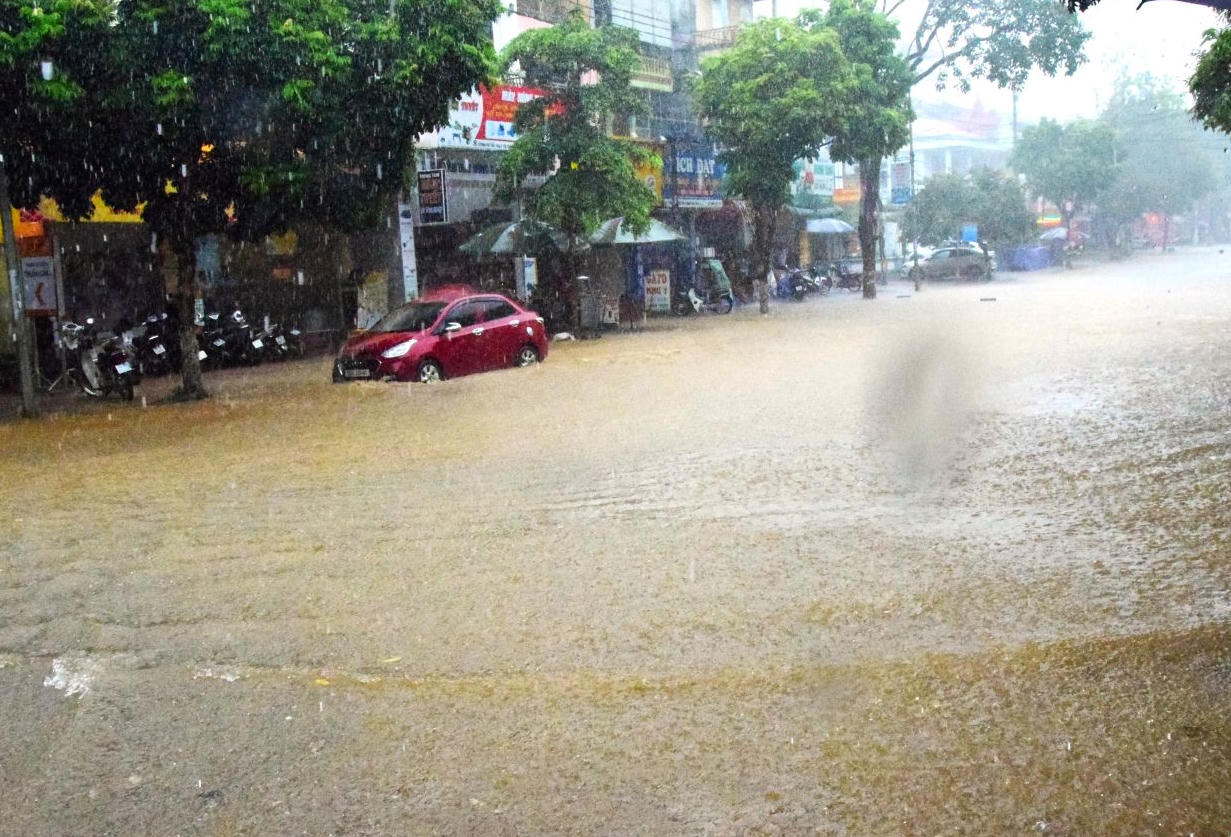 Sơn La: Mưa lớn trên diện rộng gây ra lũ quét, sạt lở, ngập úng