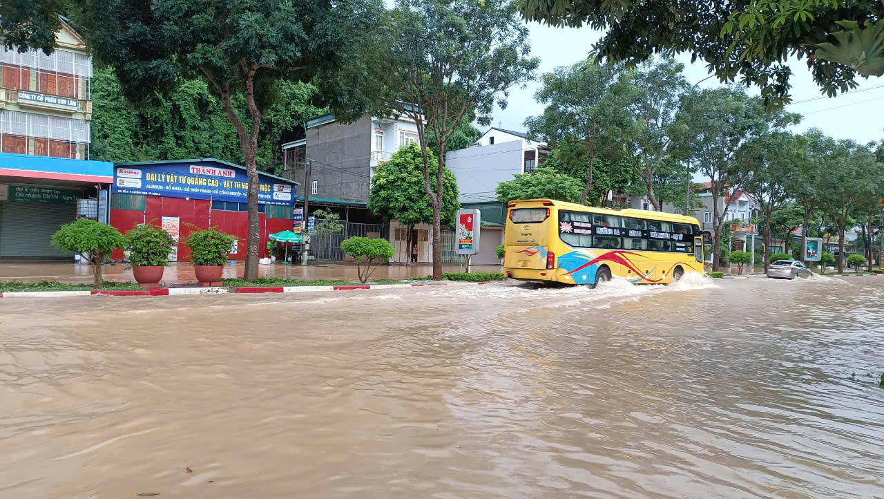 Ngập sâu nhiều khu vực tại Sơn La do mưa lớn