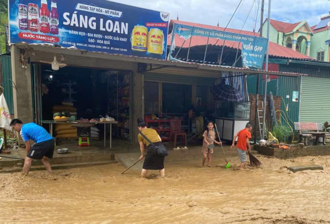 Cảnh lũ dữ 'bủa vây' nhiều nơi tại Sơn La 