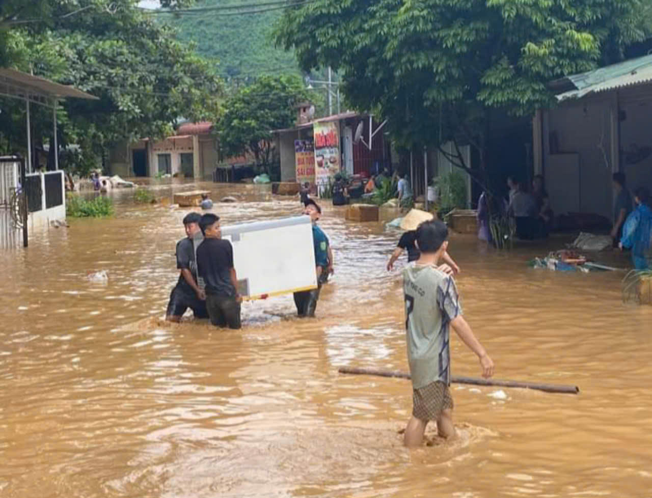 Cảnh lũ dữ 'bủa vây' nhiều nơi tại Sơn La 