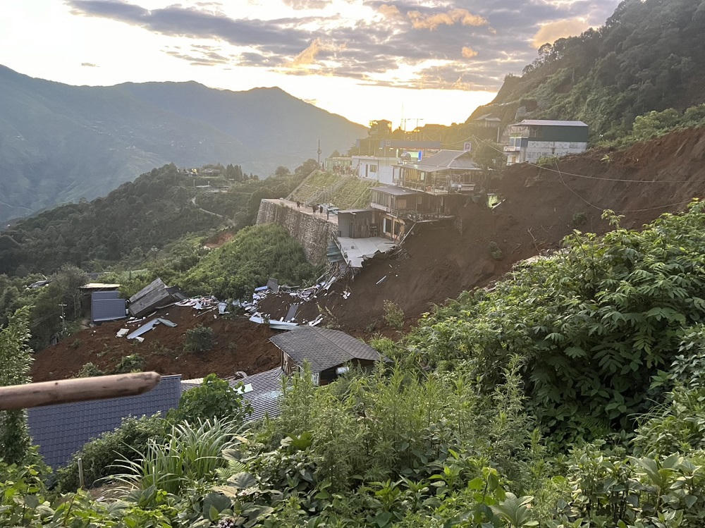 Huy động gần 300 người tham gia khắc phục vụ sạt lở tại xã Tà Xùa