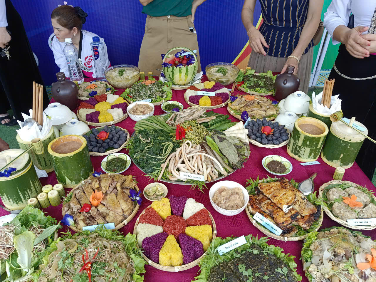 Đặc sắc mâm cỗ Tết 'Xíp xí' của người Thái trắng Sơn La