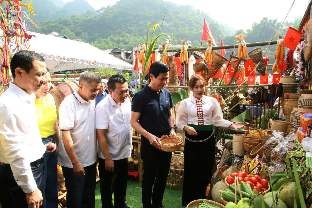 Vui Tết độc lập trên cao nguyên Mộc Châu